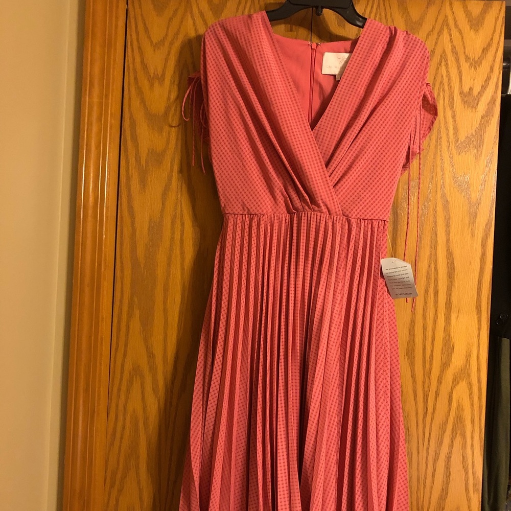 Gal Meets Glam Dress in Size 4
